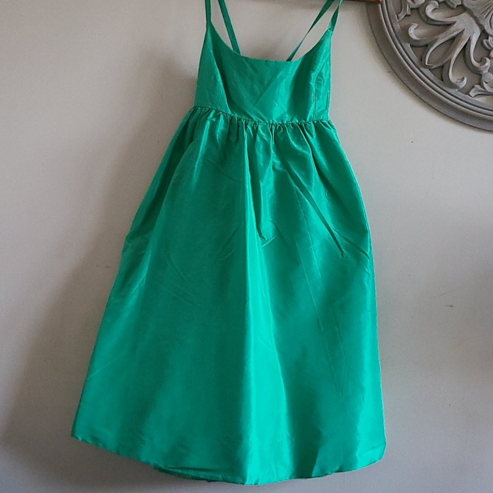Cocktail dress in emerald green